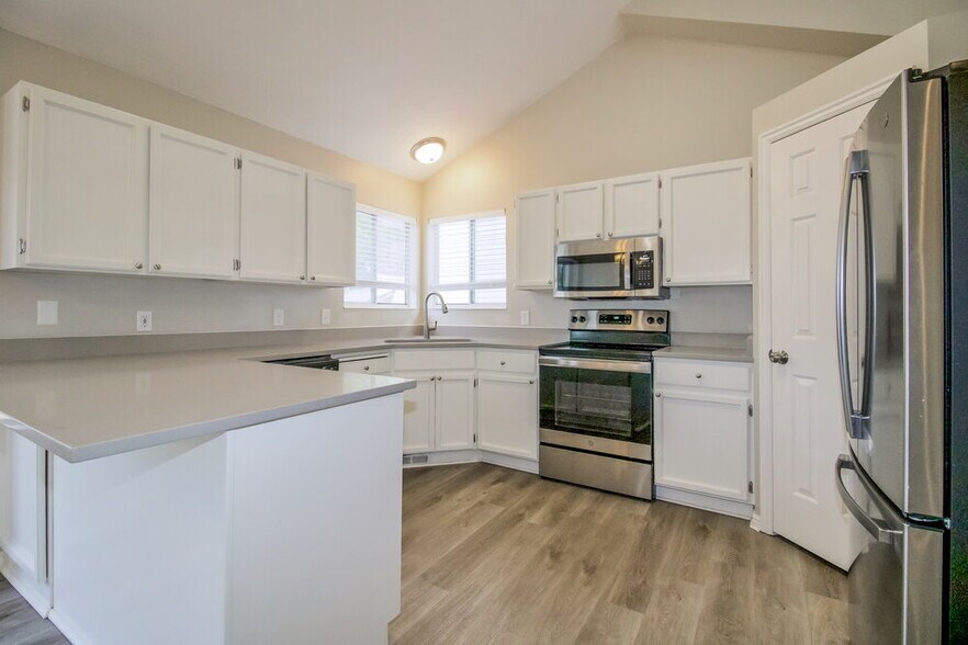 Building Photo - 6129 Crystal River Dr