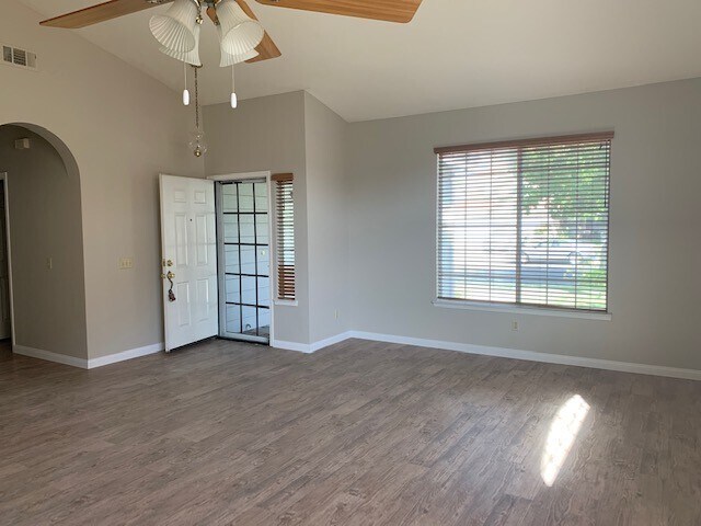 Building Photo - Almonte