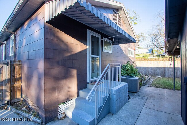 Building Photo - 3620 Myra St