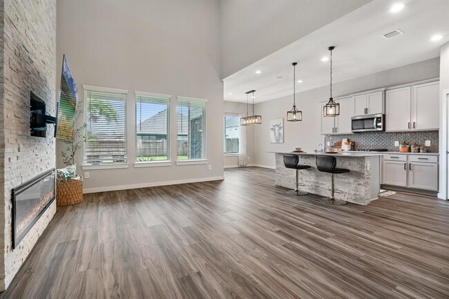 Building Photo - 14261 Lake Lodge Dr