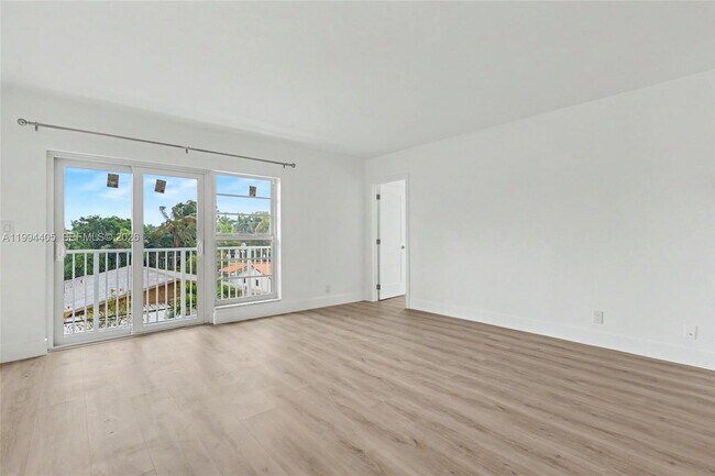 Building Photo - 1220 71st St