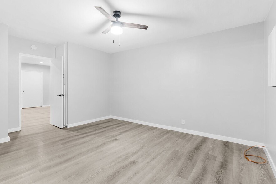 Building Photo - 1655 W Malvern Ave