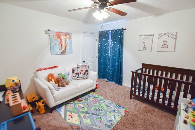 Building Photo - Pet Friendly Three Bedroom!