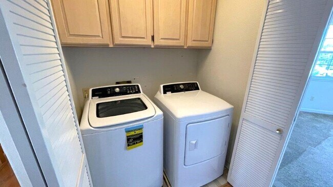 Building Photo - Martinez Beautiful 4 bedroom 3 bath home! ...