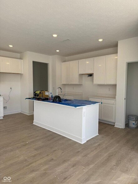 Building Photo - 7581 Fallsworth Dr