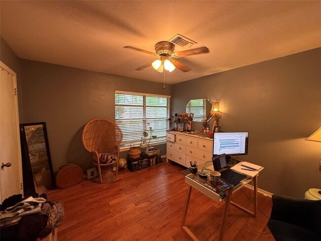 Building Photo - 1205 Fieldcrest Dr