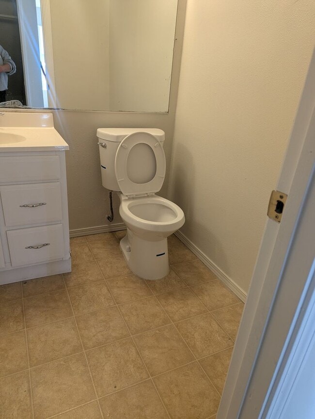 Building Photo - Available Now! 2BDRM/1.5BATH CONDO IN SAN DIEGO