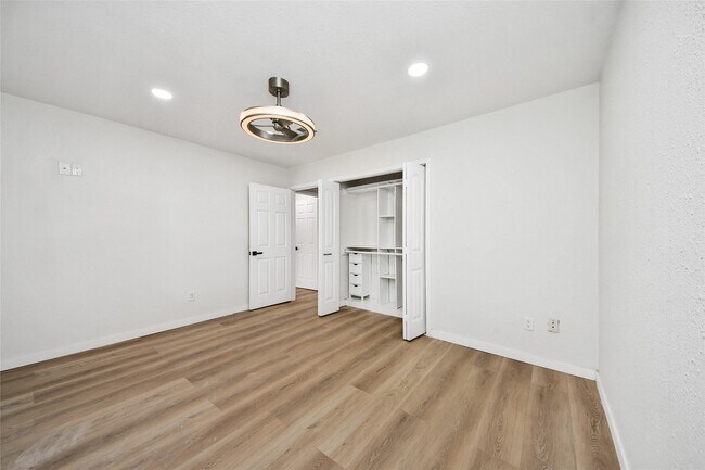 Building Photo - 15719 Baytree Dr