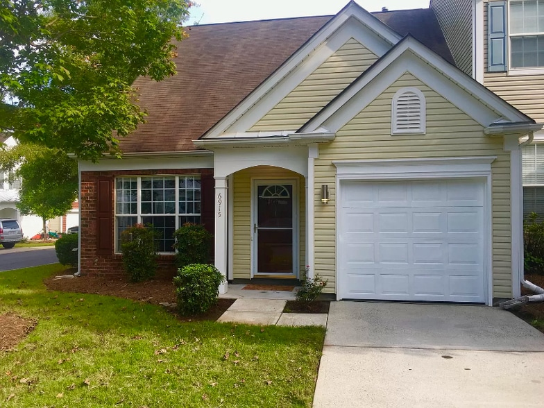 Building Photo - 6915 Beverly Springs Dr