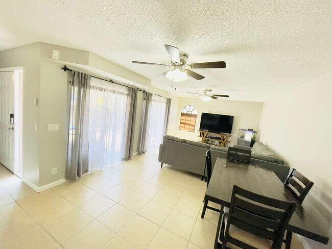 Building Photo - 8206 Severn Dr