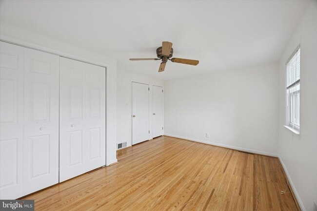 Building Photo - 519 Acorn St