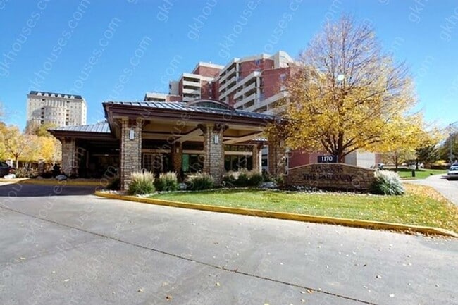 Primary Photo - 601 W 11th Ave