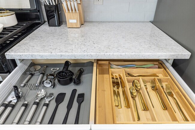 Building Photo - 839 Patchett St