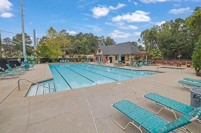 Building Photo - 4185 Waterford Dr