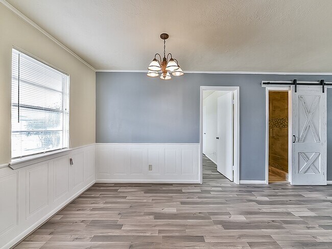 Building Photo - 900 Bonita Dr