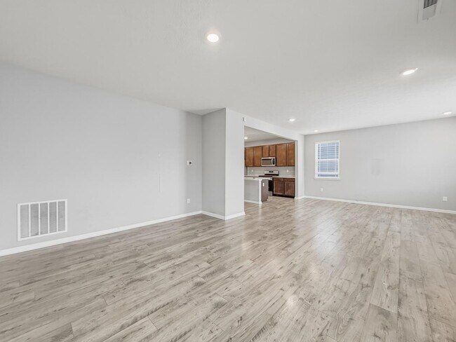 Building Photo - 2557 Plano Dr