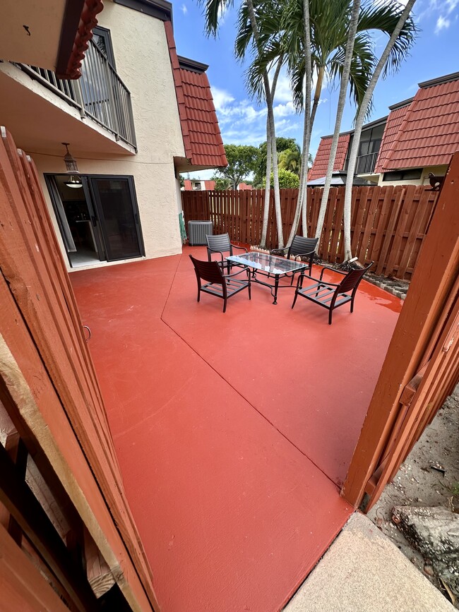 Building Photo - 3871 Victoria Dr