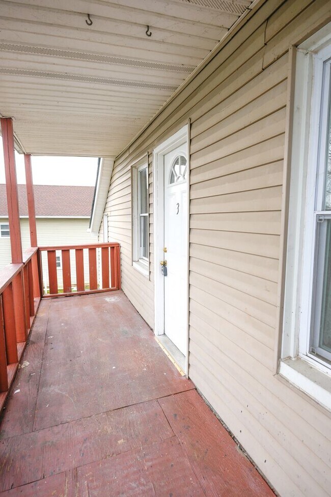 Building Photo - 334 Ann St