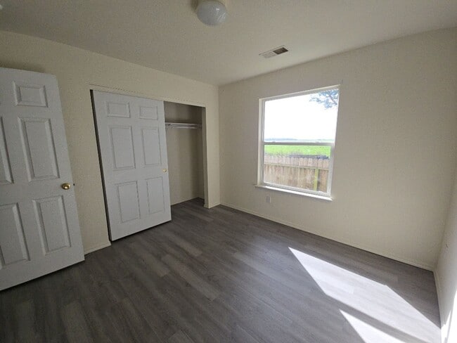 Building Photo - 3BD/2BA Arcata home!