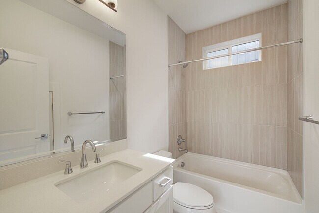 Building Photo - 2bd/1.75ba Kirkland House