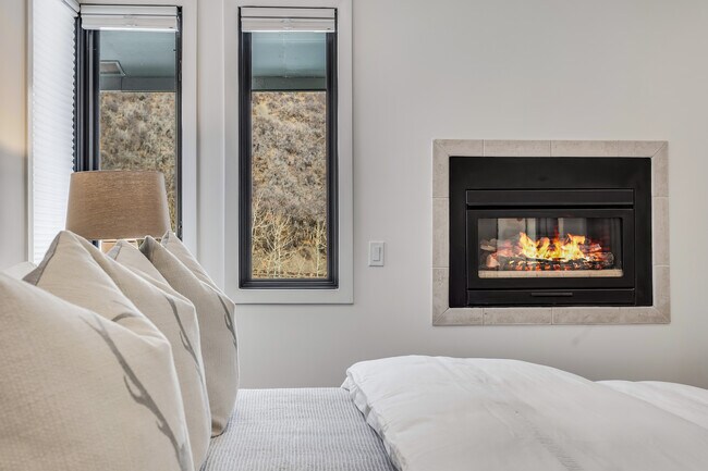 Building Photo - 135 Carriage Way