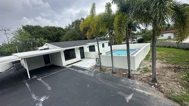 Building Photo - 4101 SW 48th Ct