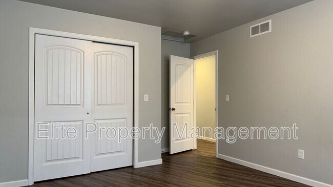 Building Photo - 3137 W 18th St