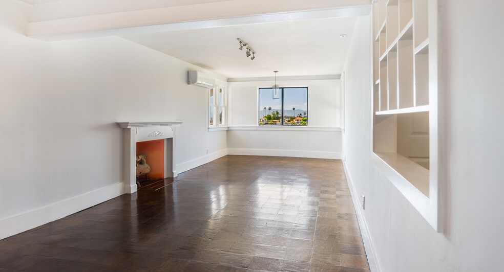 Living room - 1100 Coronado Ter