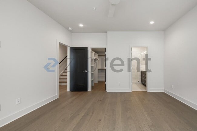 Building Photo - 425 S Walker St
