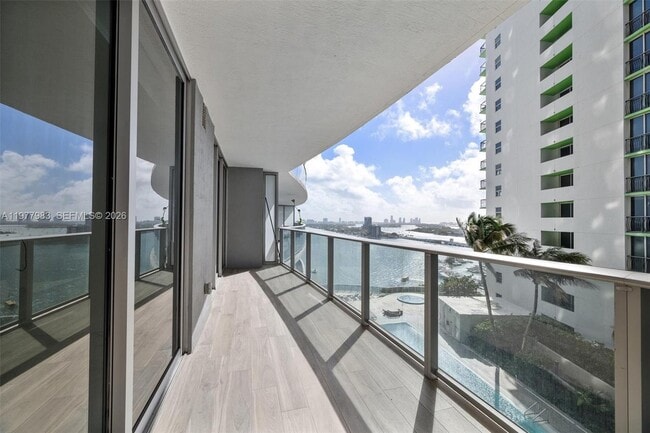 Building Photo - 488 NE 18th St