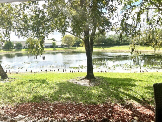 Building Photo - 10614 Lake Shore Dr