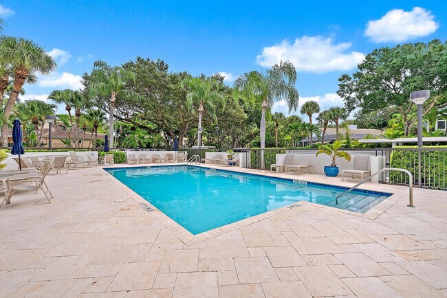 Building Photo - 811 Oak Harbour Dr