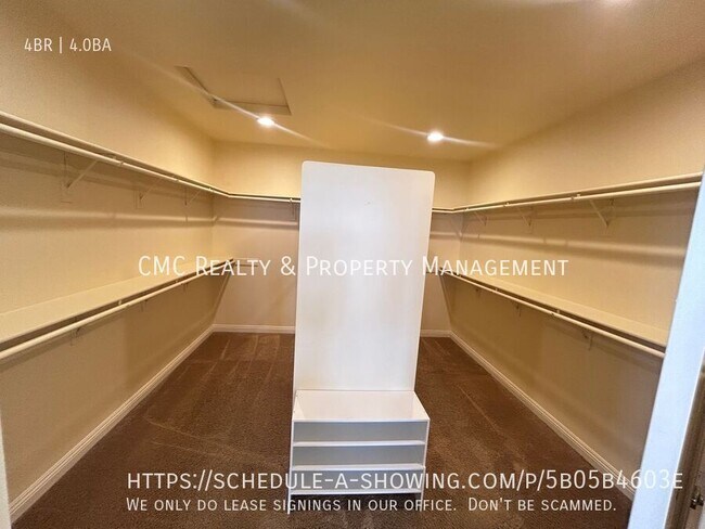 Building Photo - 2541 Hillcrest St