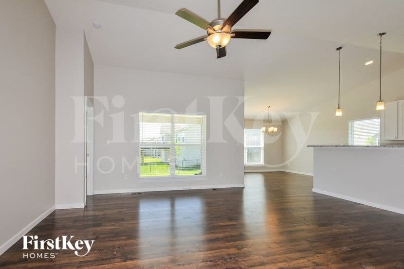 Building Photo - 404 Cozy Pines Dr