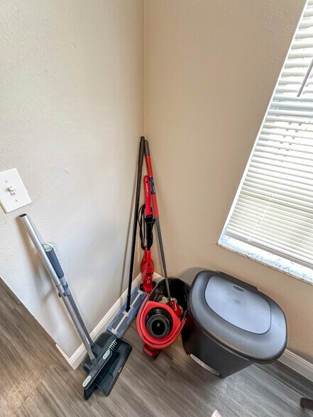 Building Photo - 4811 E Curtis St