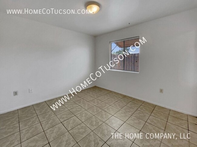 Building Photo - 1421 S Park Ave