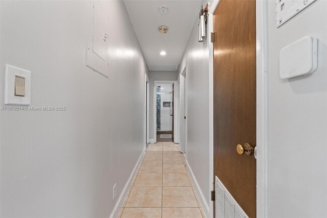 Building Photo - 1912 SW 97th Terrace