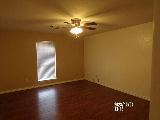 Building Photo - Large bedrooms, located on West side of town