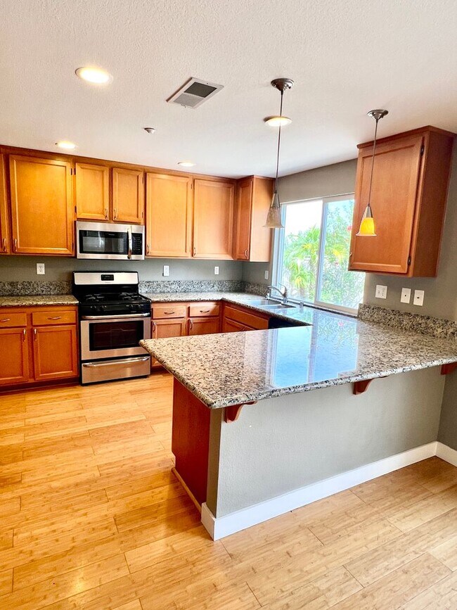 Building Photo - Elegant 3-Bedroom Home in Gated Vista Comm...