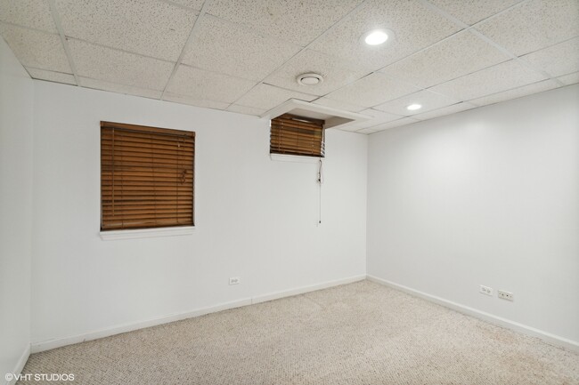 Building Photo - 1771 Warwick Ct