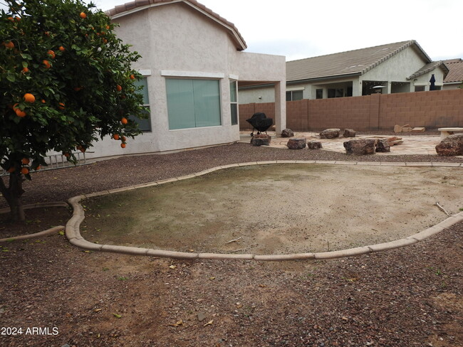 Building Photo - 884 E La Costa Pl