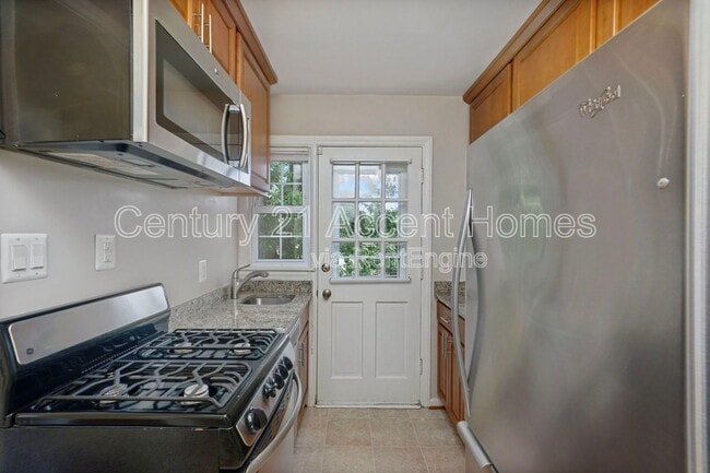 Building Photo - 2707 Jefferson Dr