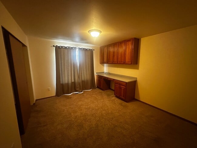 Building Photo - Nice 3 bedroom 2 bath home with den/media ...