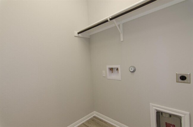 Building Photo - 905 Olive Creek Dr