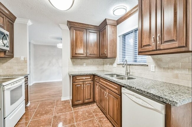 Building Photo - 10327 Brickyard Ct