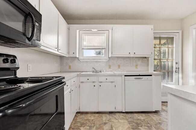 Building Photo - 2004 N 39th St