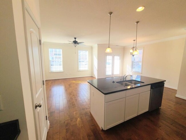 Building Photo - 1136 Winsford Ln