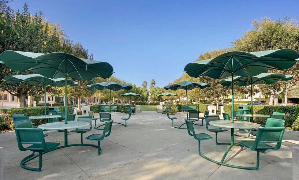 Building Photo - 6400 Crescent Park E