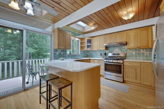Building Photo - 107 Holly Pl