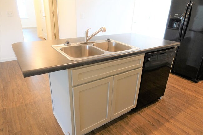 Building Photo - 176 Bur Oak Dr